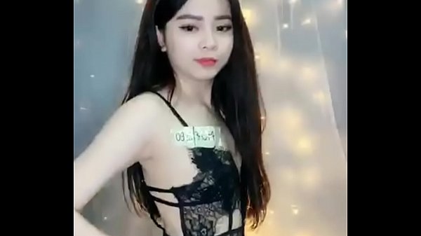 Gái xinh tự sướng livestream khoe hàng